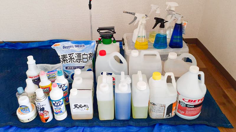 15種類以上の洗剤を常備！ 汚れに応じて適切なクリーニング方法を行っています